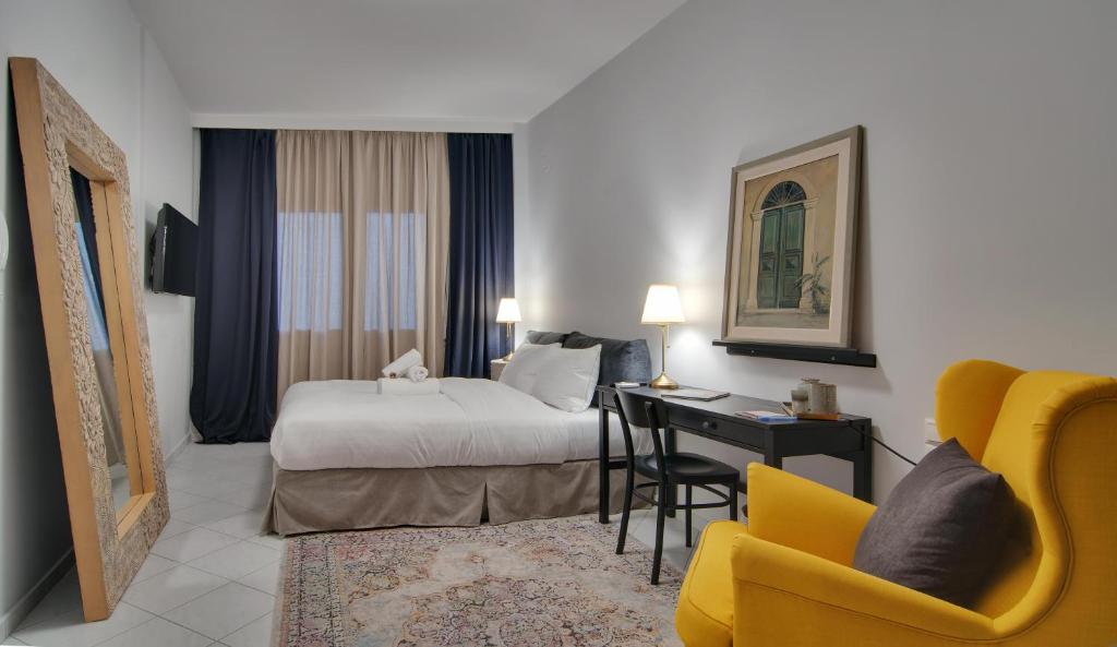 Posteľ alebo postele v izbe v ubytovaní ALL SEASONS Luxury Suites1