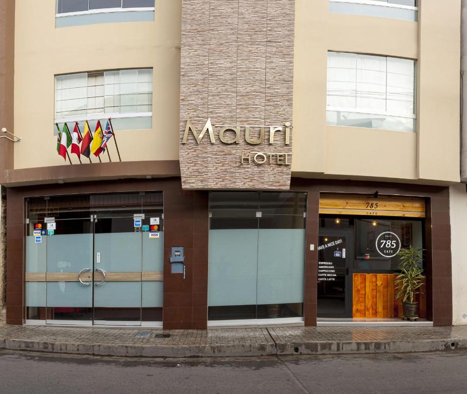 a front view of a building with a mountain hotel at Mauri in Huánuco