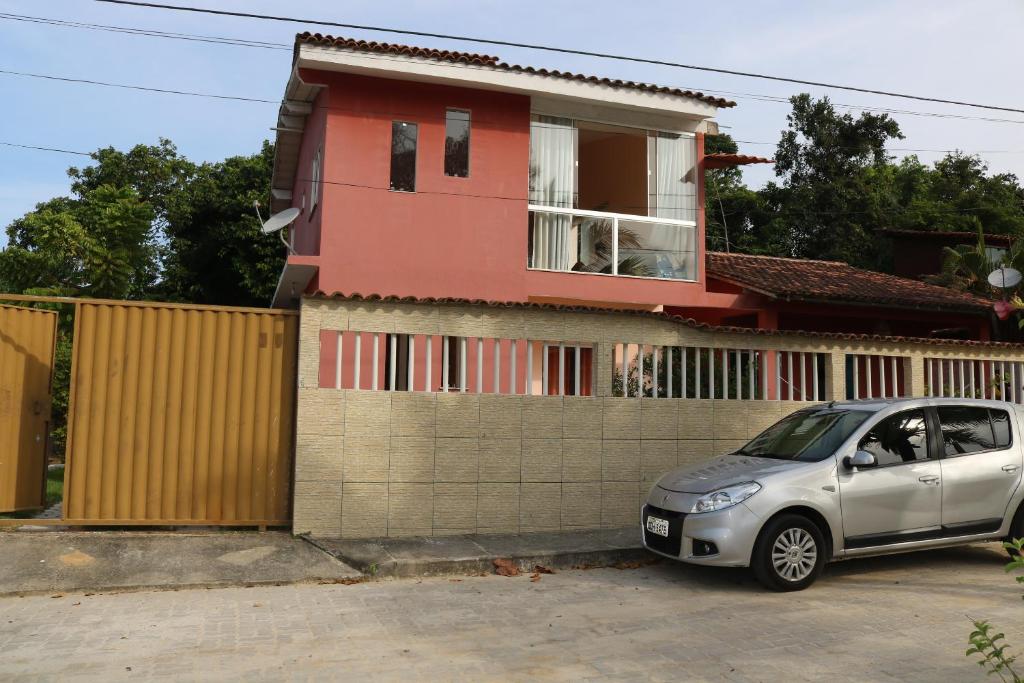 a small car parked in front of a house at Apt. mobiliado em Coroa Vermelha in Santa Cruz Cabrália