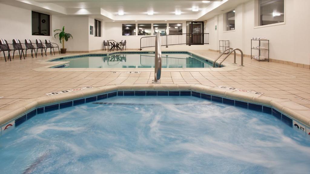 Holiday Inn Express Grove City - Premium Outlet Mall by IHG photo