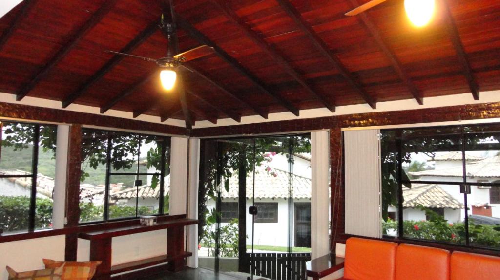  Casa em Condomínio a 2 minutos da praia Geribá em Búzios