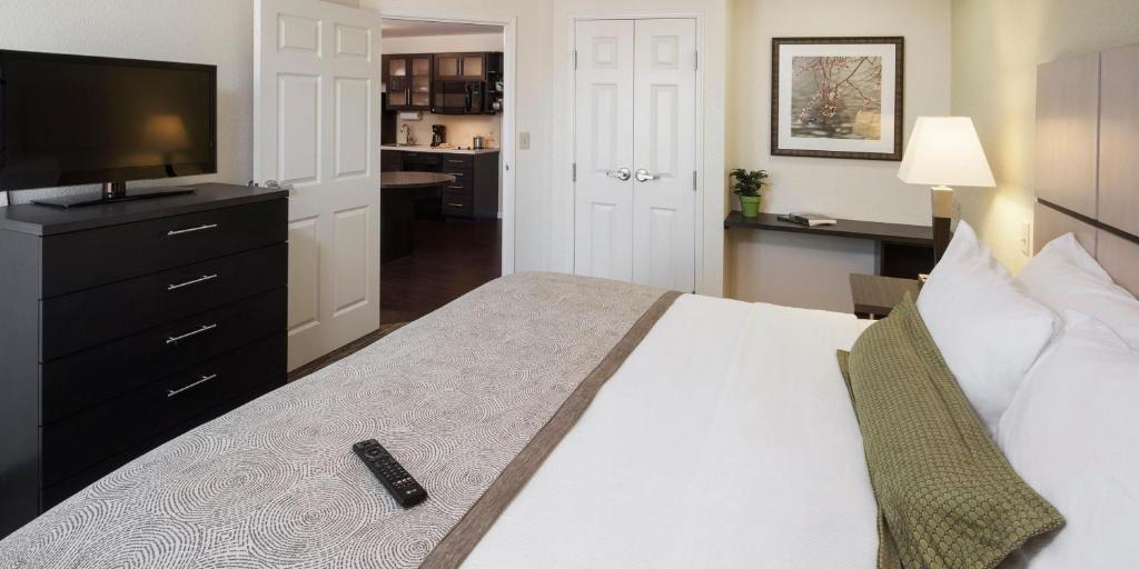 Candlewood Suites Pearl by IHG - One-Bedroom Queen Suite