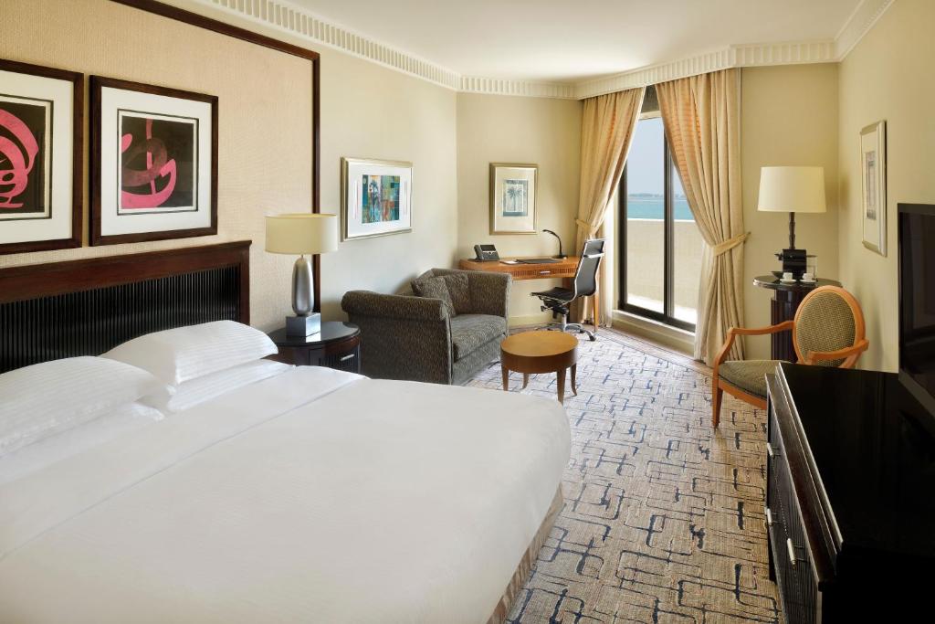 Postel nebo postele na pokoji v ubytování InterContinental Jeddah by IHG