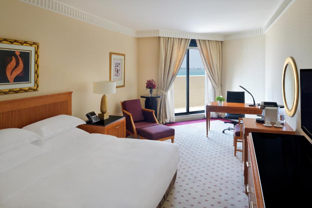 TV a/nebo společenská místnost v ubytování InterContinental Jeddah by IHG