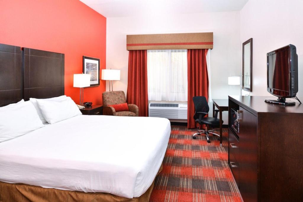 Postel nebo postele na pokoji v ubytování Holiday Inn Express Kingman by IHG