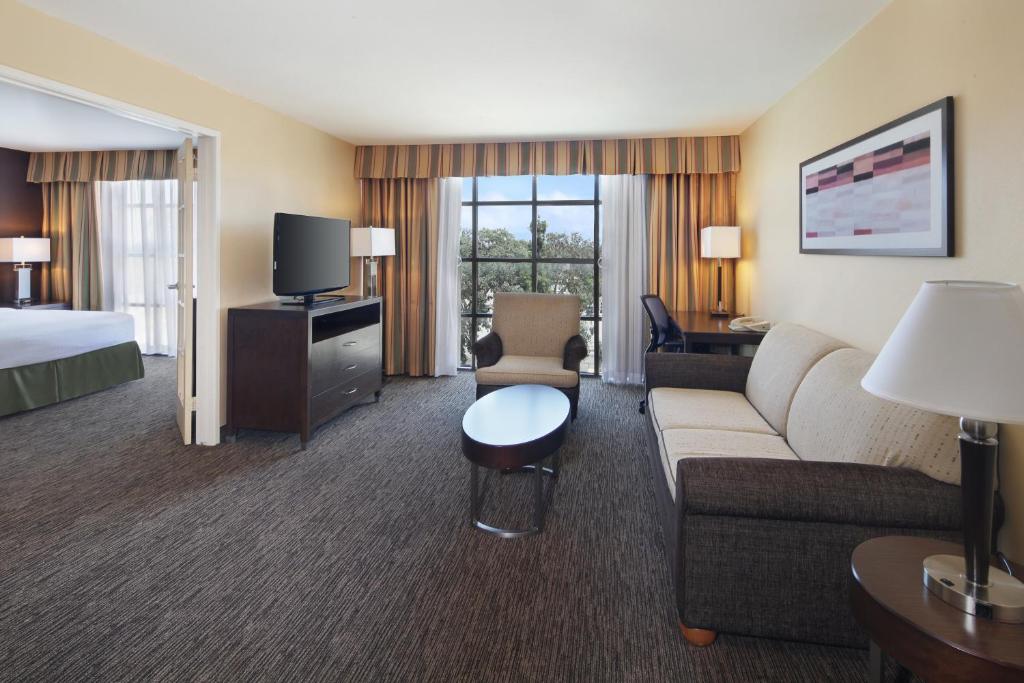 Holiday Inn Hotel & Suites Anaheim by IHG photo