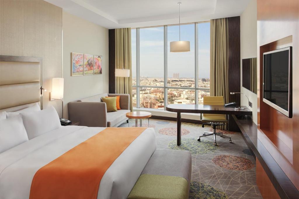 Postel nebo postele na pokoji v ubytování Holiday Inn Jeddah Gateway by IHG