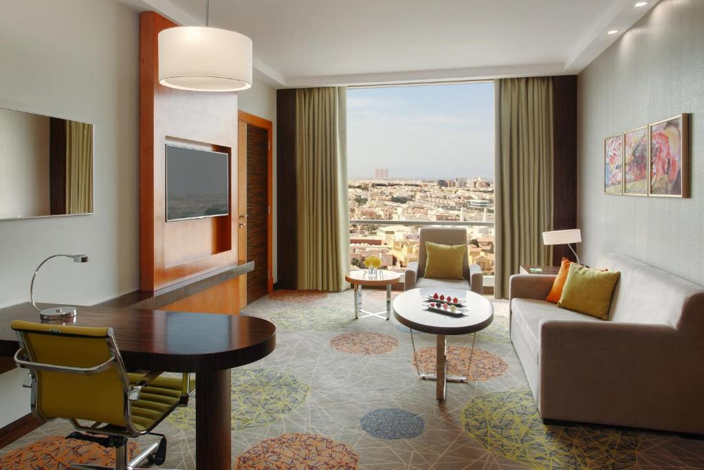 Posezení v ubytování Holiday Inn Jeddah Gateway by IHG