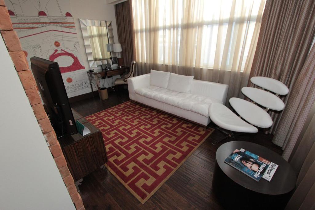 Hotel Indigo London Tower Hill, an IHG Hotel - One Bedroom Queen Suite With City View