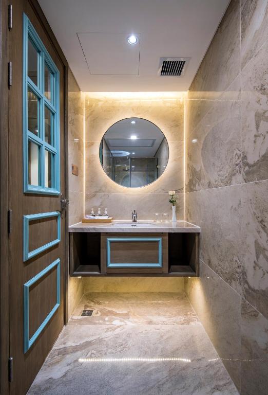 Phòng Deluxe Giường Đôi (Cửa Sổ Bên Trong) + Trà Chiều Miễn Phí
