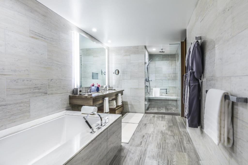 InterContinental - Los Angeles Downtown, an IHG Hotel - One-Bedroom Suite With City View