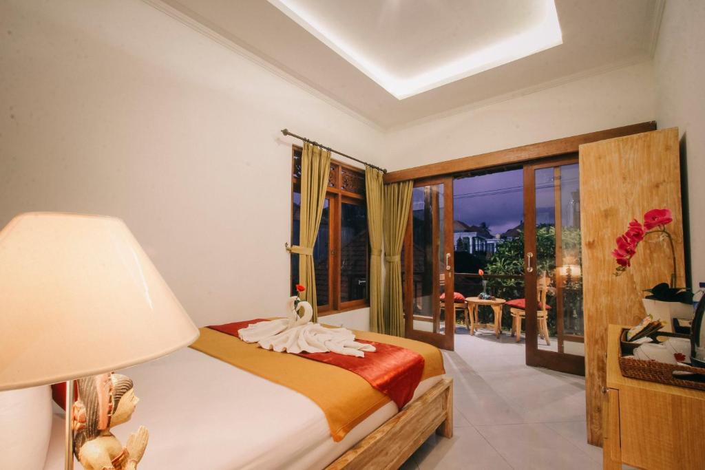 Postel nebo postele na pokoji v ubytování D'Ubud House