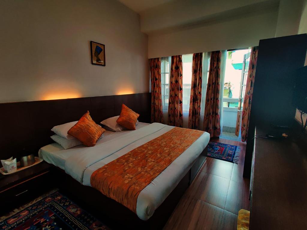 Rúm í herbergi á Hotel Tarayana