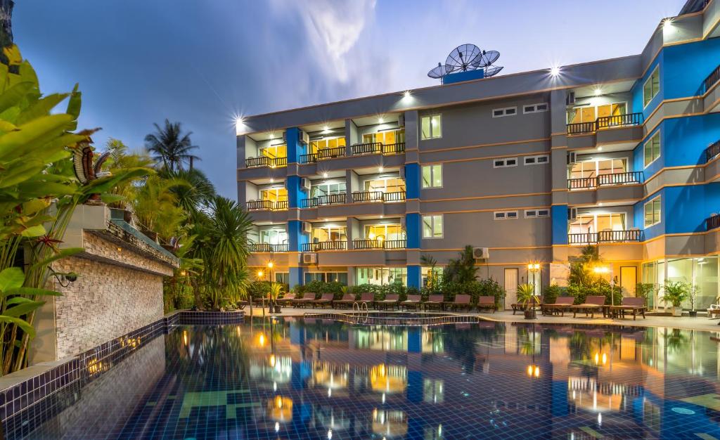 Bazén v ubytování Aonang Silver Orchid Resort nebo v jeho okolí