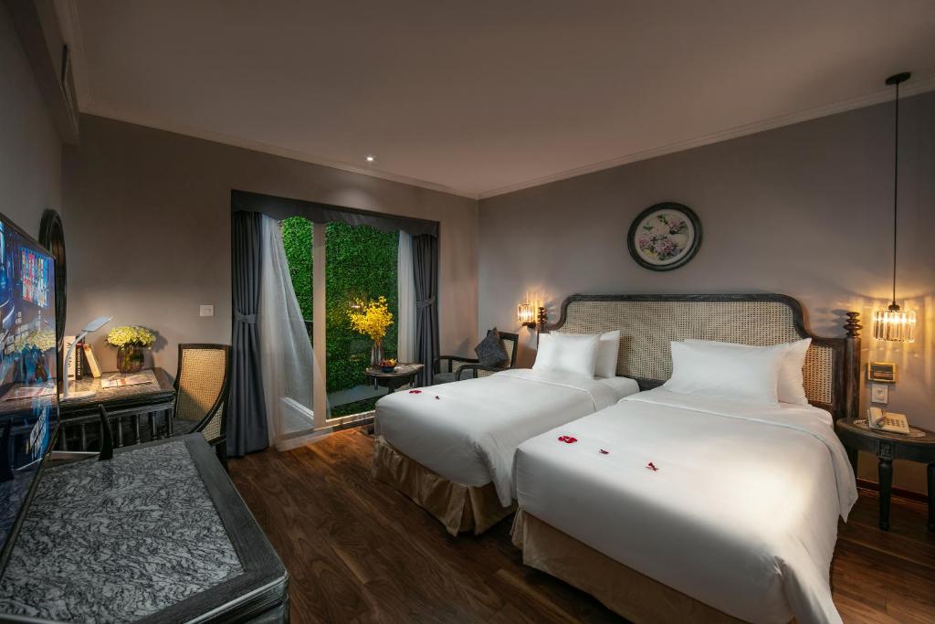 Phòng Thông Nhau Qua Cửa Nối