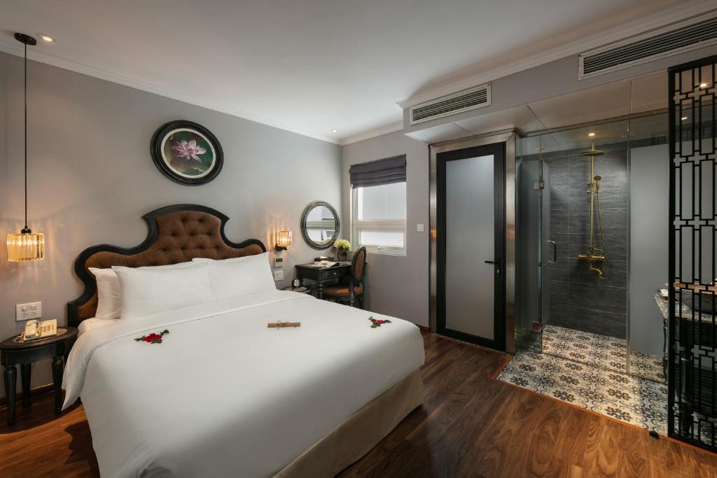Postel nebo postele na pokoji v ubytování Shining Central Hotel & Spa