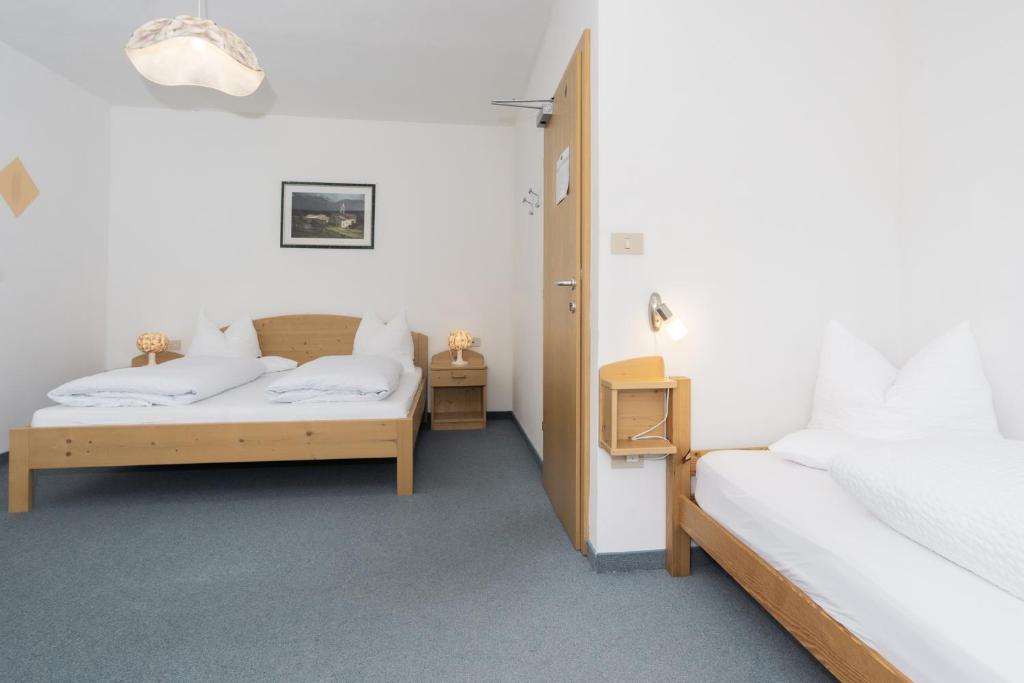 Postel nebo postele na pokoji v ubytování Hotel Langeshof