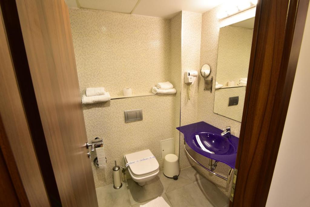 Koupelna v ubytování Hotel Forum