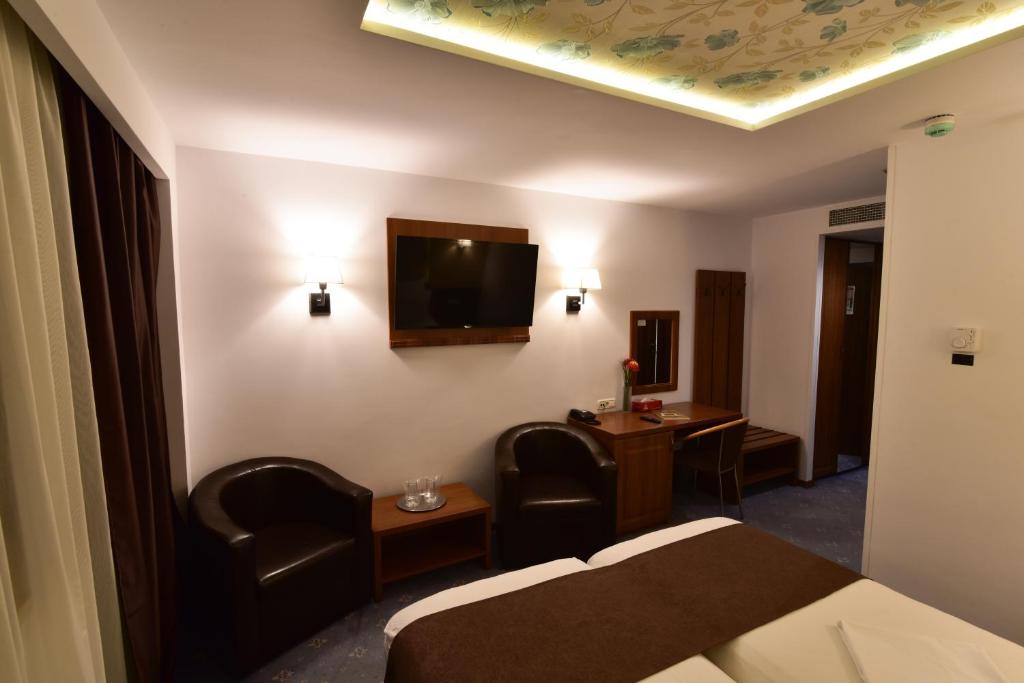 TV a/nebo společenská místnost v ubytování Hotel Forum