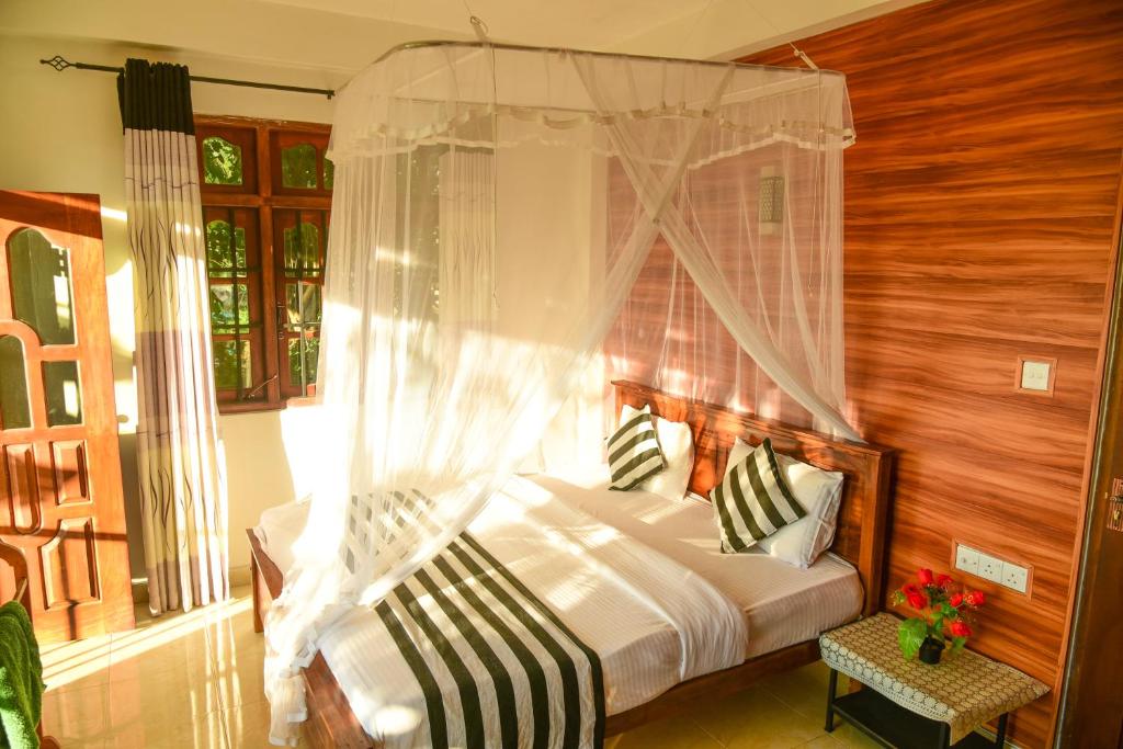 Postel nebo postele na pokoji v ubytování Senasuma Homestay