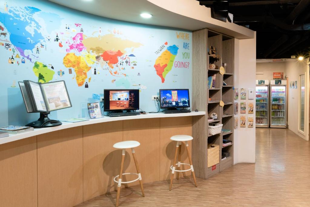 a classroom with a large world map on the wall at Uno Backpackers Inn in Kaohsiung