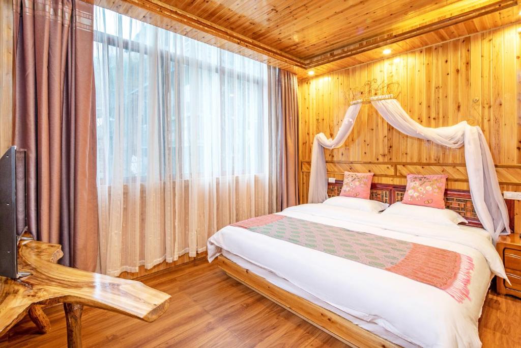 Postel nebo postele na pokoji v ubytování Long An Hotel 龙胜龙安酒店