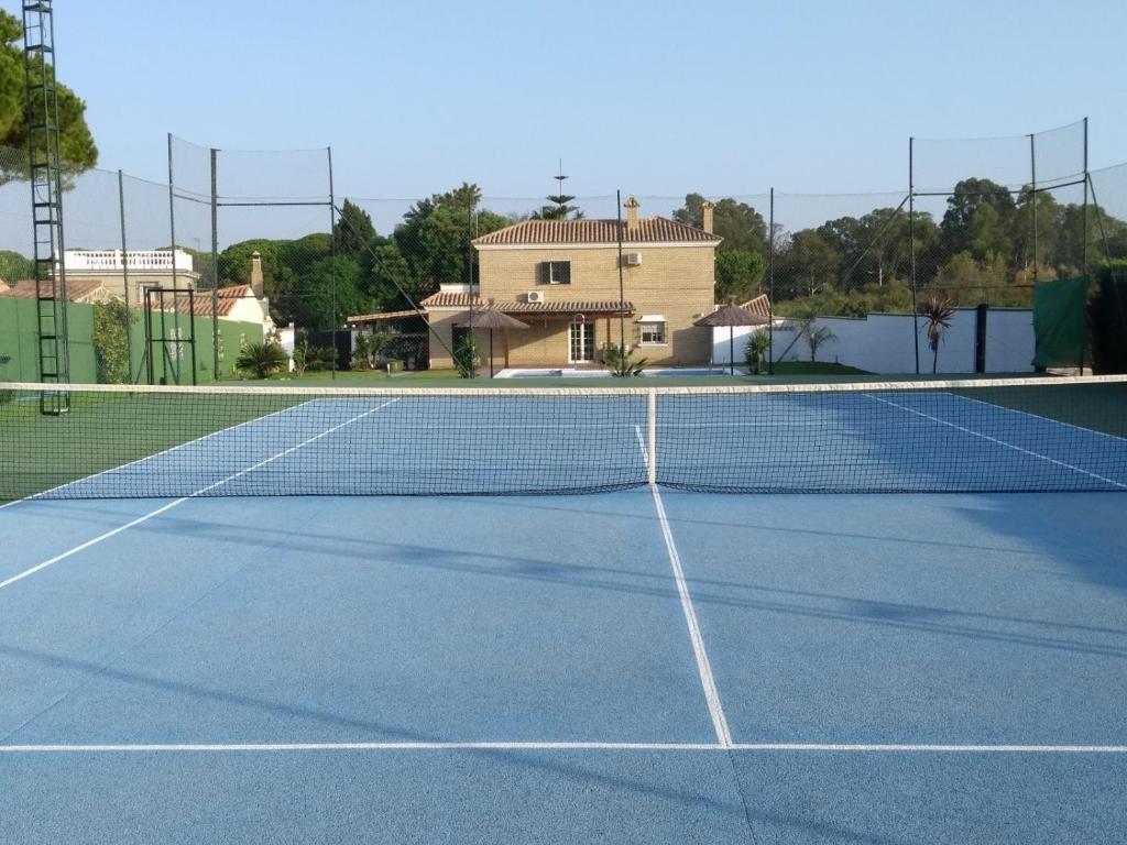 Tenis a/nebo squash v ubytování Dunas villa nebo okolí