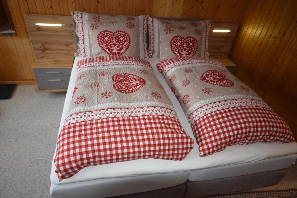 Postel nebo postele na pokoji v ubytování Studio bim Chalet bim Chilchli