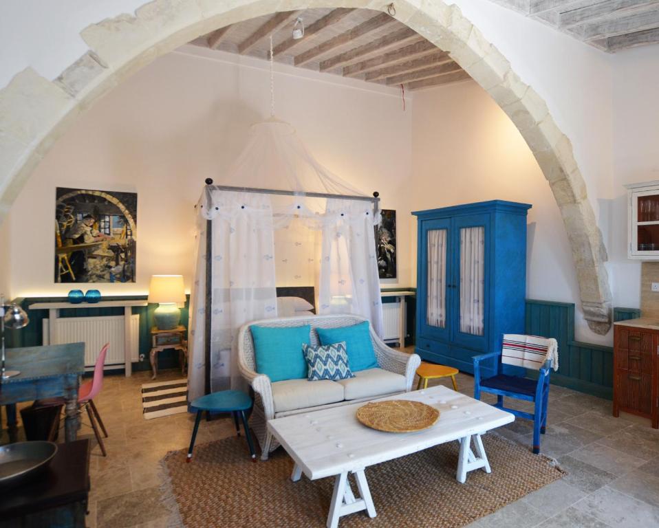 Posezení v ubytování Apokryfo Traditional Guesthouse