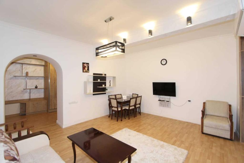 Sunny Apartment in the center در ایروان