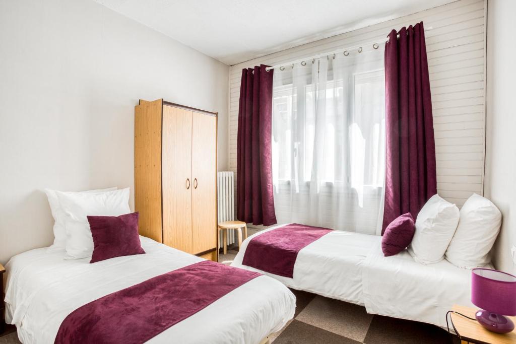 Postel nebo postele na pokoji v ubytování Logis Hôtel-Restaurant La Coupe d'Or