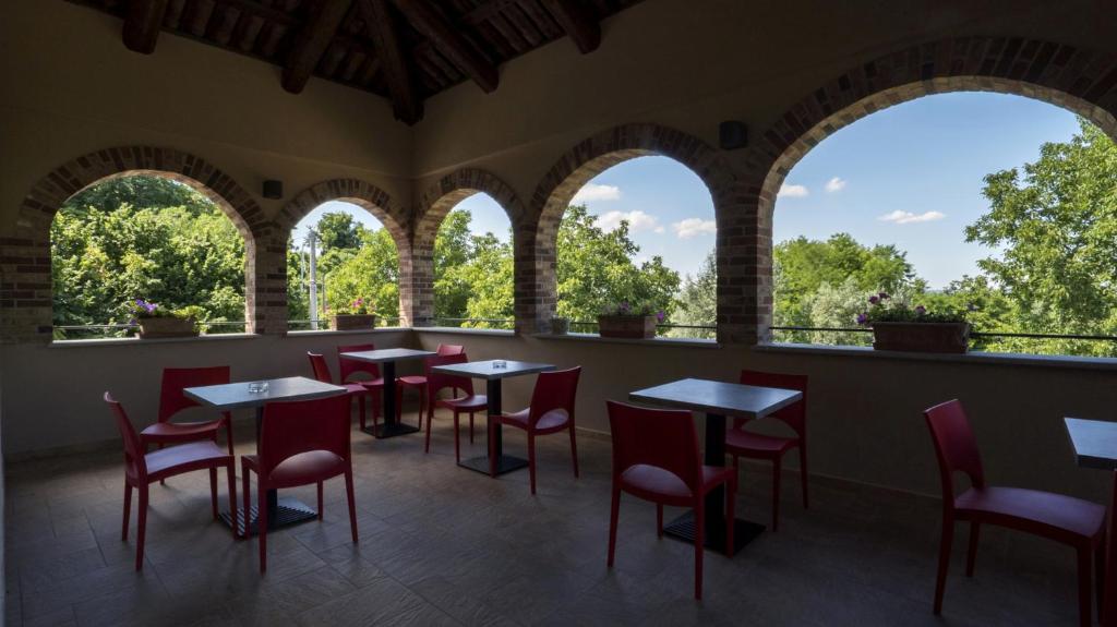 A restaurant or other place to eat at Resort Limax Acis