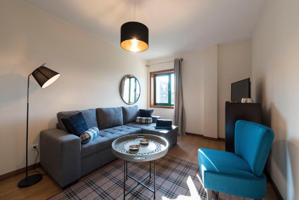 Porto 1BR with Parking by LovelyStay