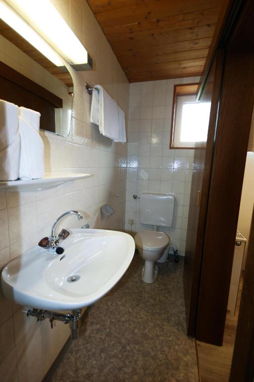 Koupelna v ubytování Kia Ora Hotel Restaurant