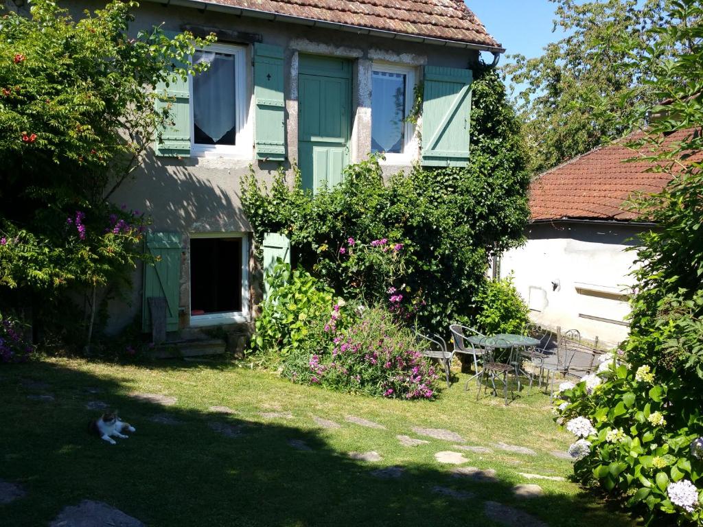 Zahrada ubytování Chambres d'Hôtes Le Plessis à Broye