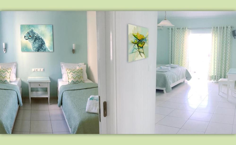 Кровать или кровати в номере Haris Hotel Apartments and Suites