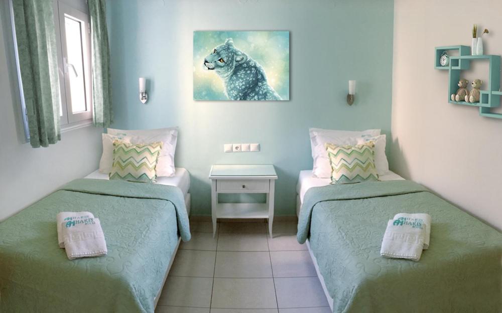 Кровать или кровати в номере Haris Hotel Apartments and Suites