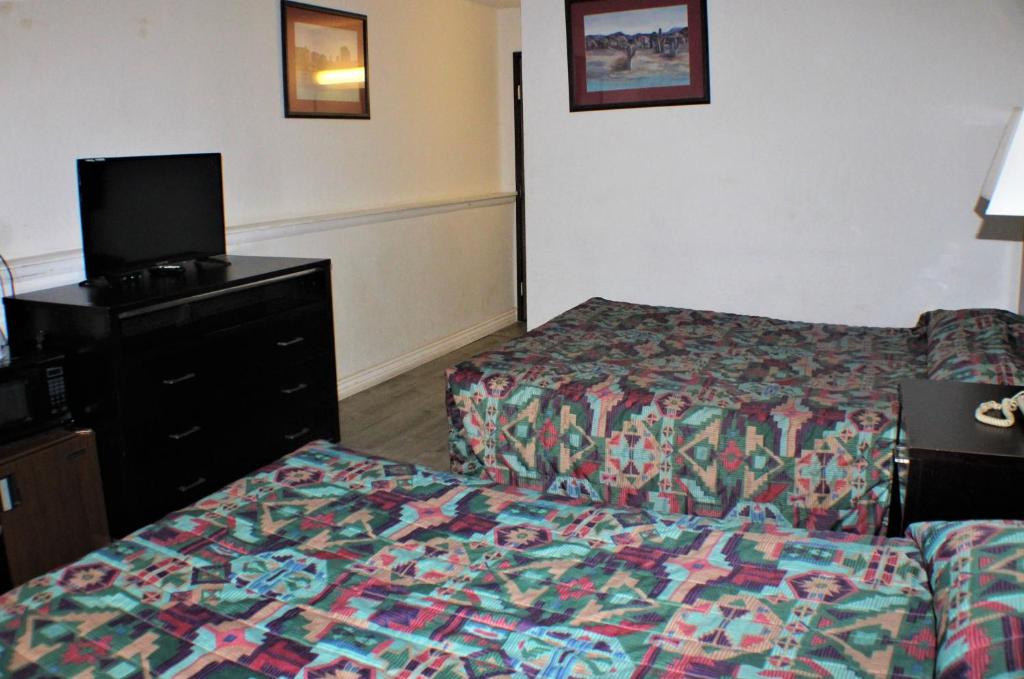 Postel nebo postele na pokoji v ubytování Knights Inn Payson