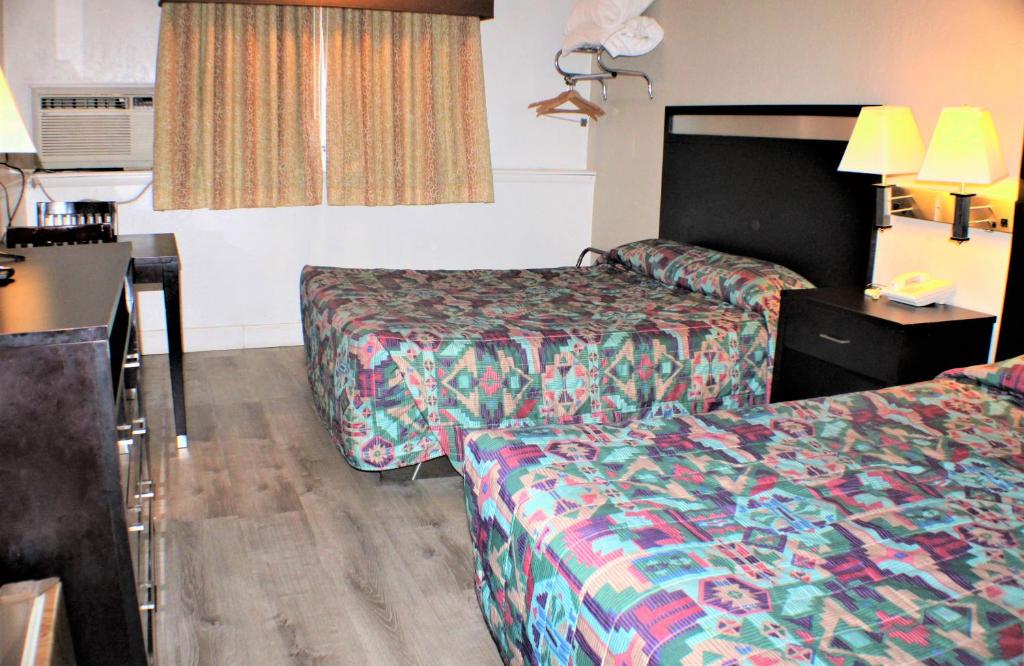 Postel nebo postele na pokoji v ubytování Knights Inn Payson