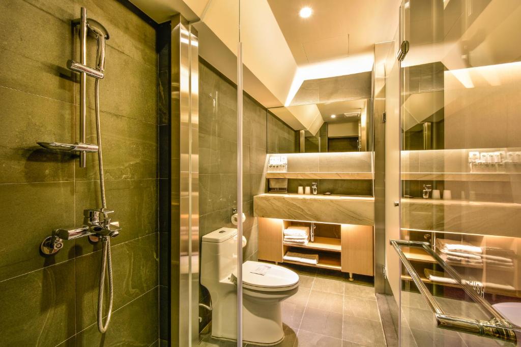 Koupelna v ubytování Goodmore Hotel