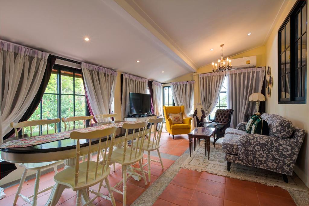 Posezení v ubytování Chateau de Prim Khao Yai