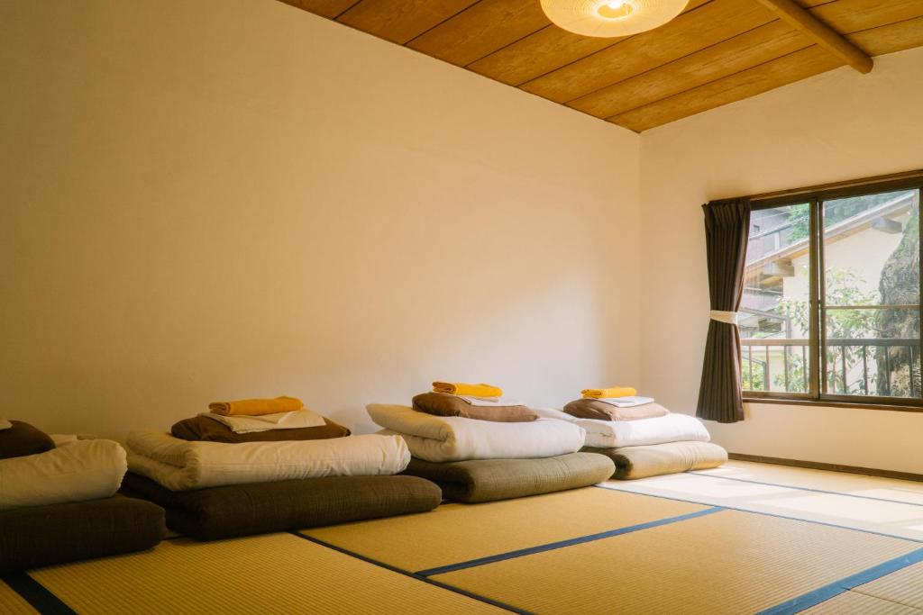 Postel nebo postele na pokoji v ubytování Onsen Guesthouse HAKONE TENT
