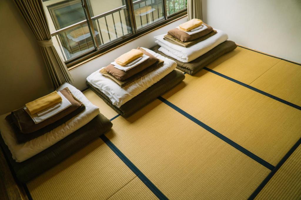 Postel nebo postele na pokoji v ubytování Onsen Guesthouse HAKONE TENT