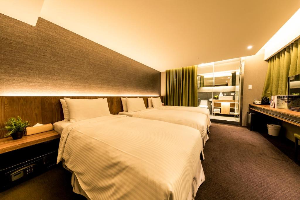 Postel nebo postele na pokoji v ubytování Goodmore Hotel