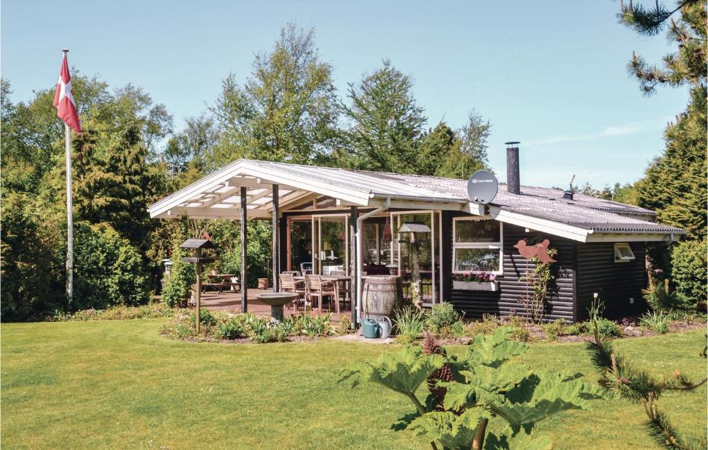 Κήπος έξω από το Two-Bedroom Holiday Home In Tarm