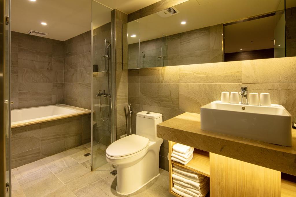 Koupelna v ubytování Goodmore Hotel