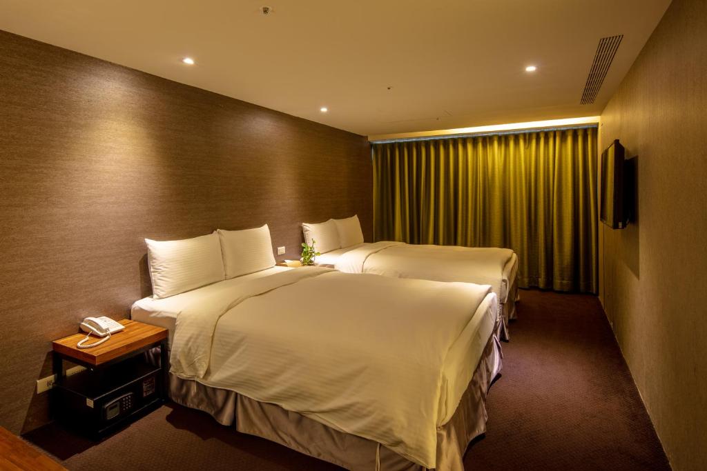 Postel nebo postele na pokoji v ubytování Goodmore Hotel