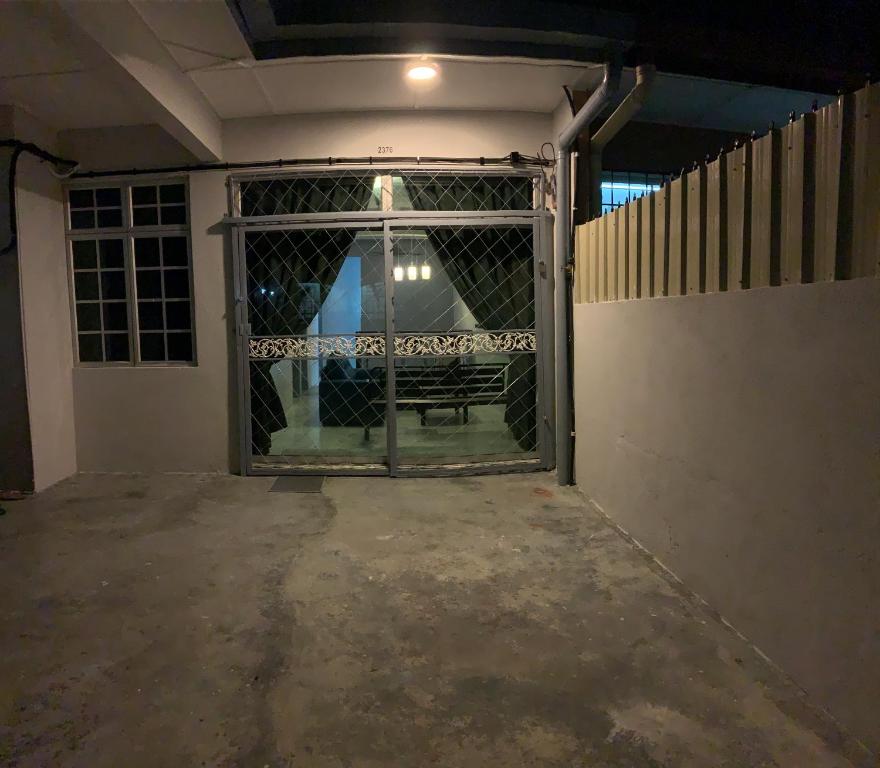 Unique 9 HomeStay @ Seremban Taman Permai 3 - Casa De Tres Dormitorios