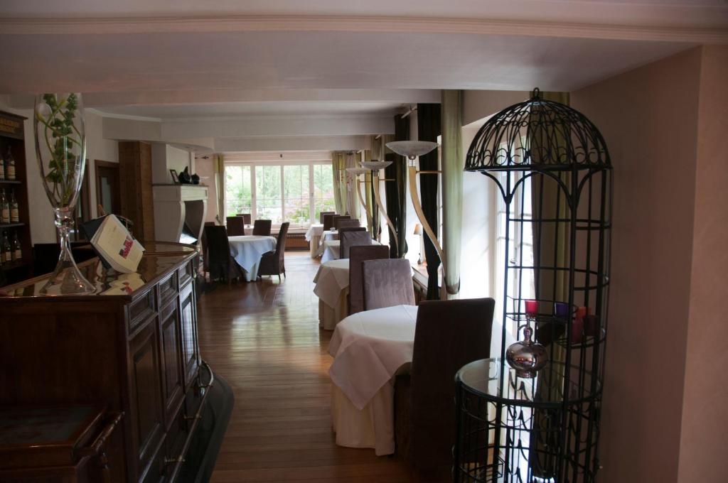 Postel nebo postele na pokoji v ubytování Hôtel Les Ardillières du Pont d'Oye