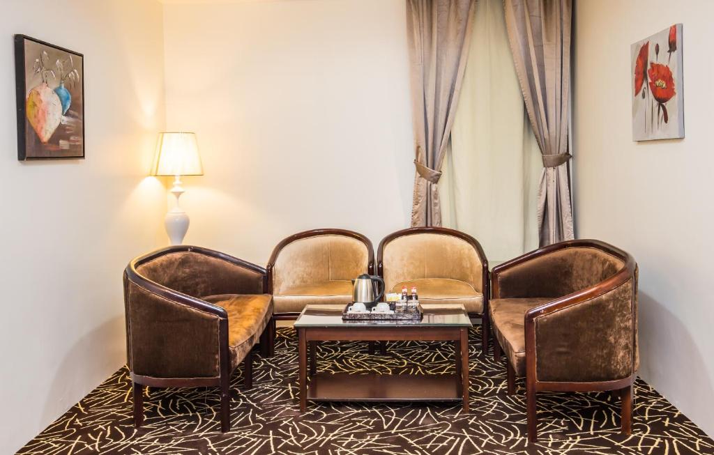 Posezení v ubytování Rest Night Serviced Apartments- AlHamra